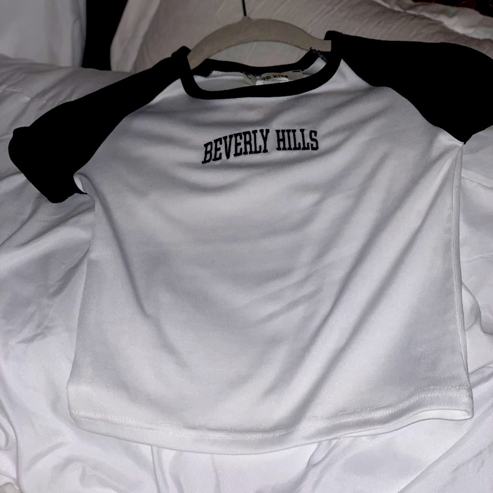 Never worn “Beverly hills” short sleeved crop top🌸